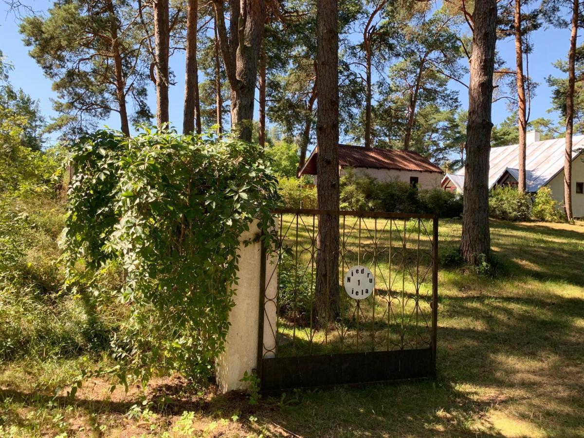 Zem Priedem Villa Lapmežciems Buitenkant foto